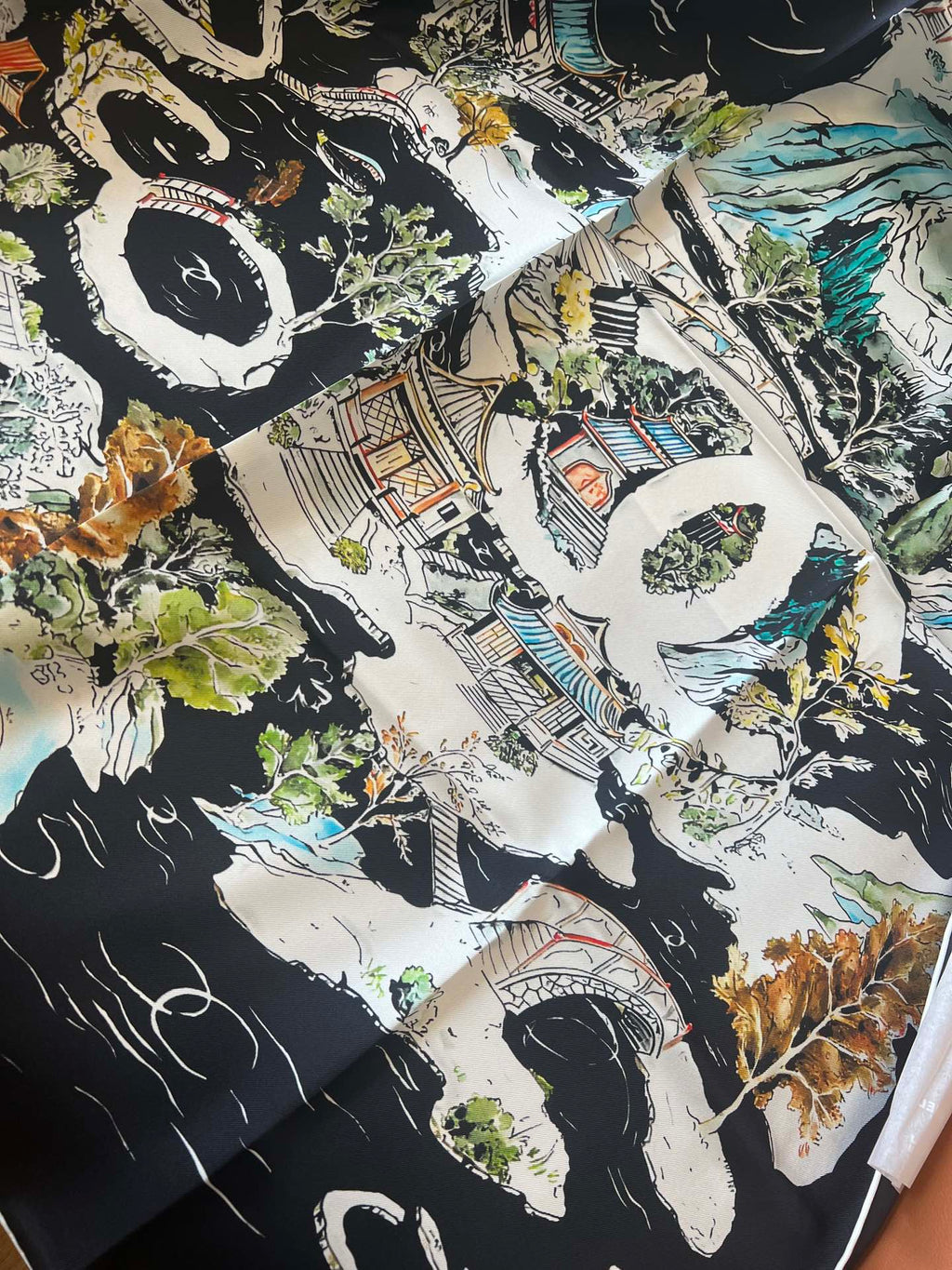 CHANEL 25S SCARF 90 IN SILK 715642