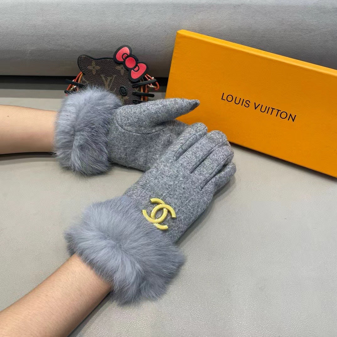 CHANEL GLOVES IN COOL GRAY WOOL AND RABBIT FUR 417170