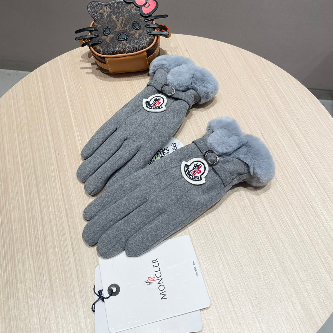 CHANEL GLOVES IN COOL GRAY WOOL WITH RABBIT FUR 439080