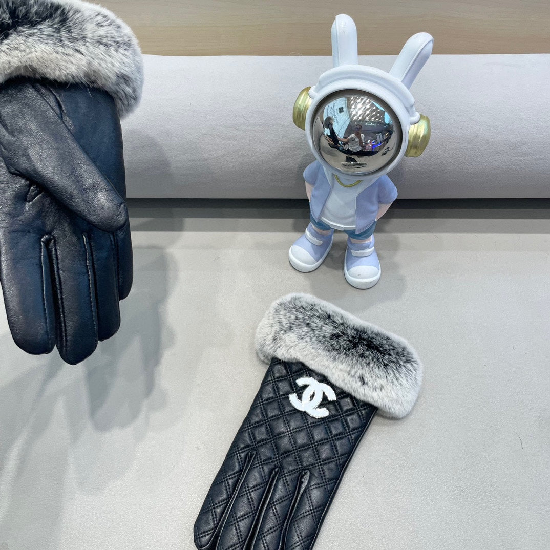 CHANEL GLOVES IN BLACK LAMBSKIN WITH RABBIT FUR 463793