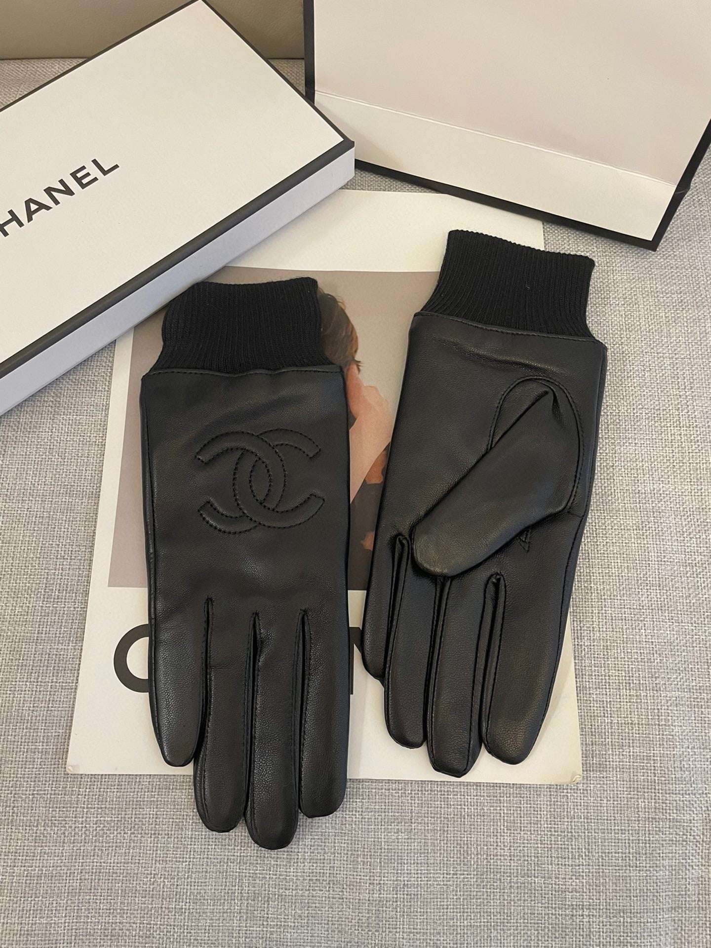 CHANEL GLOVES IN BLACK SHEEPSKIN 463849