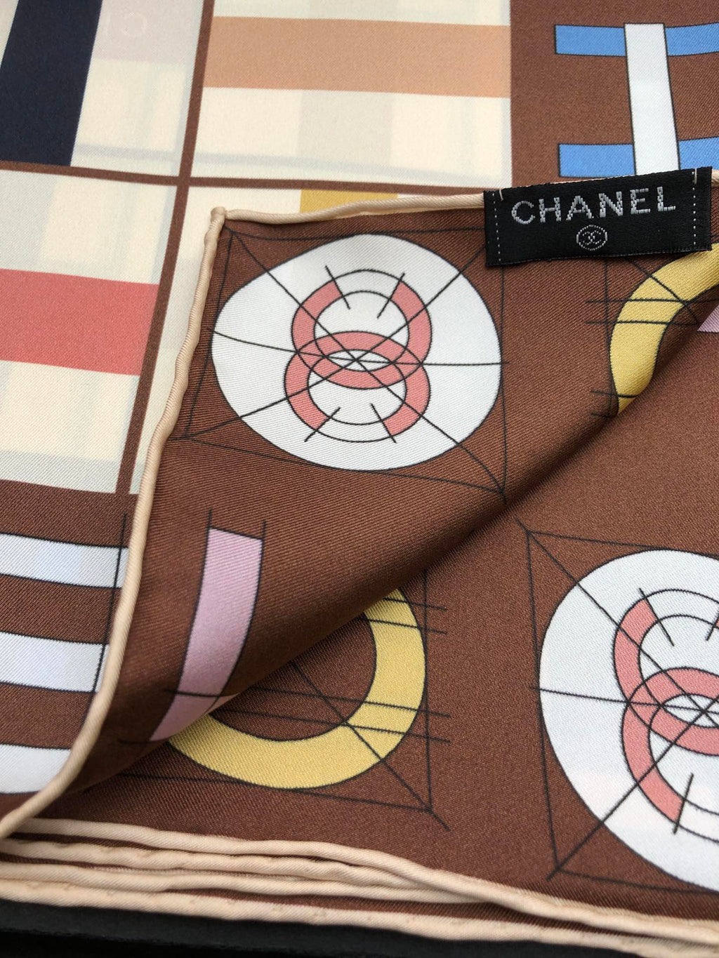 CHANEL 25S SCARF 90 IN SILK 704586