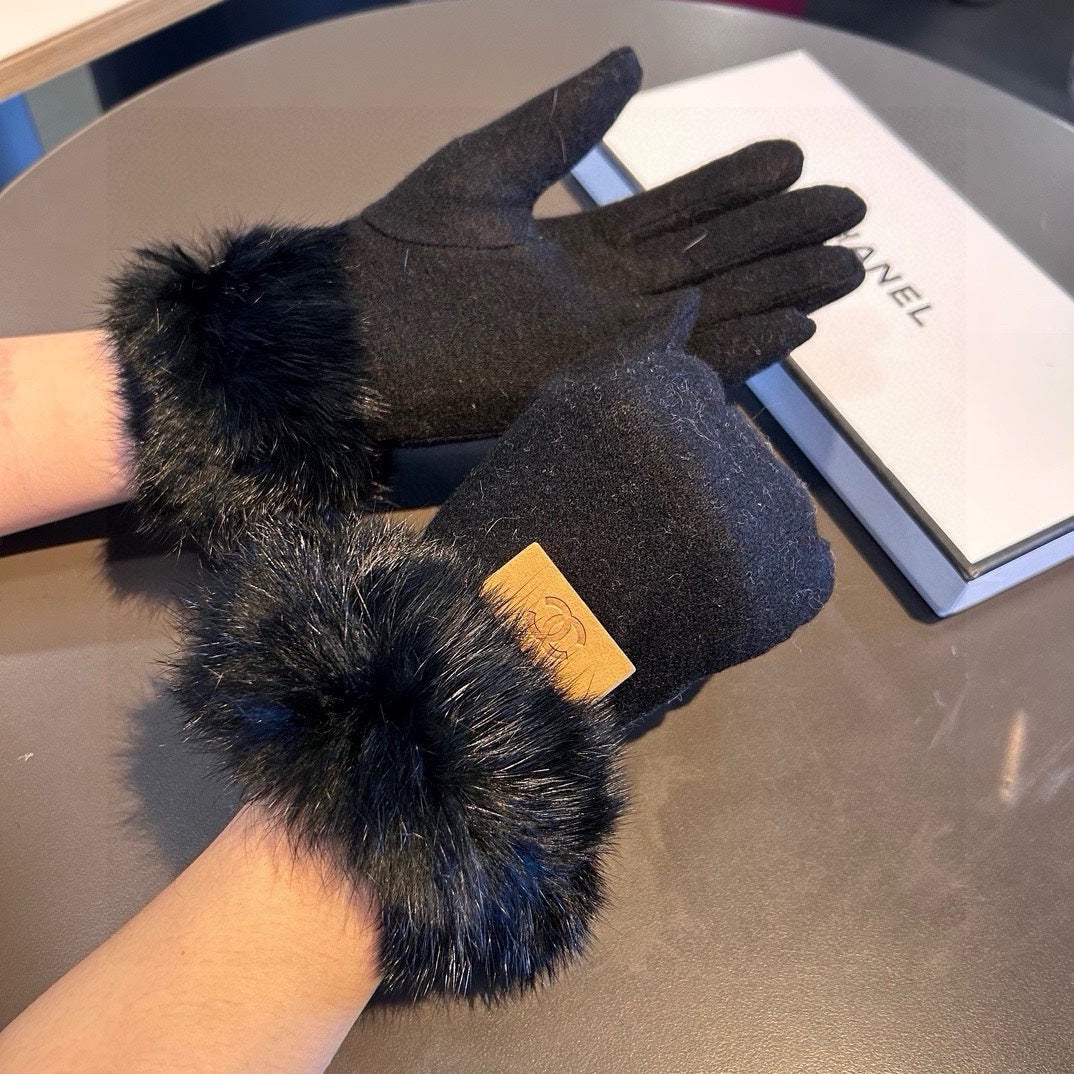 CHANEL GLOVES IN BLACK WOOL AND RABBIT FUR 420535