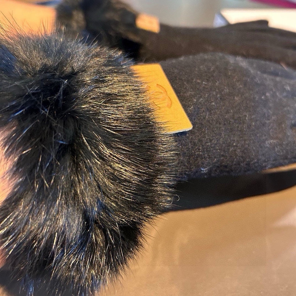 CHANEL GLOVES IN BLACK WOOL AND RABBIT FUR 420535