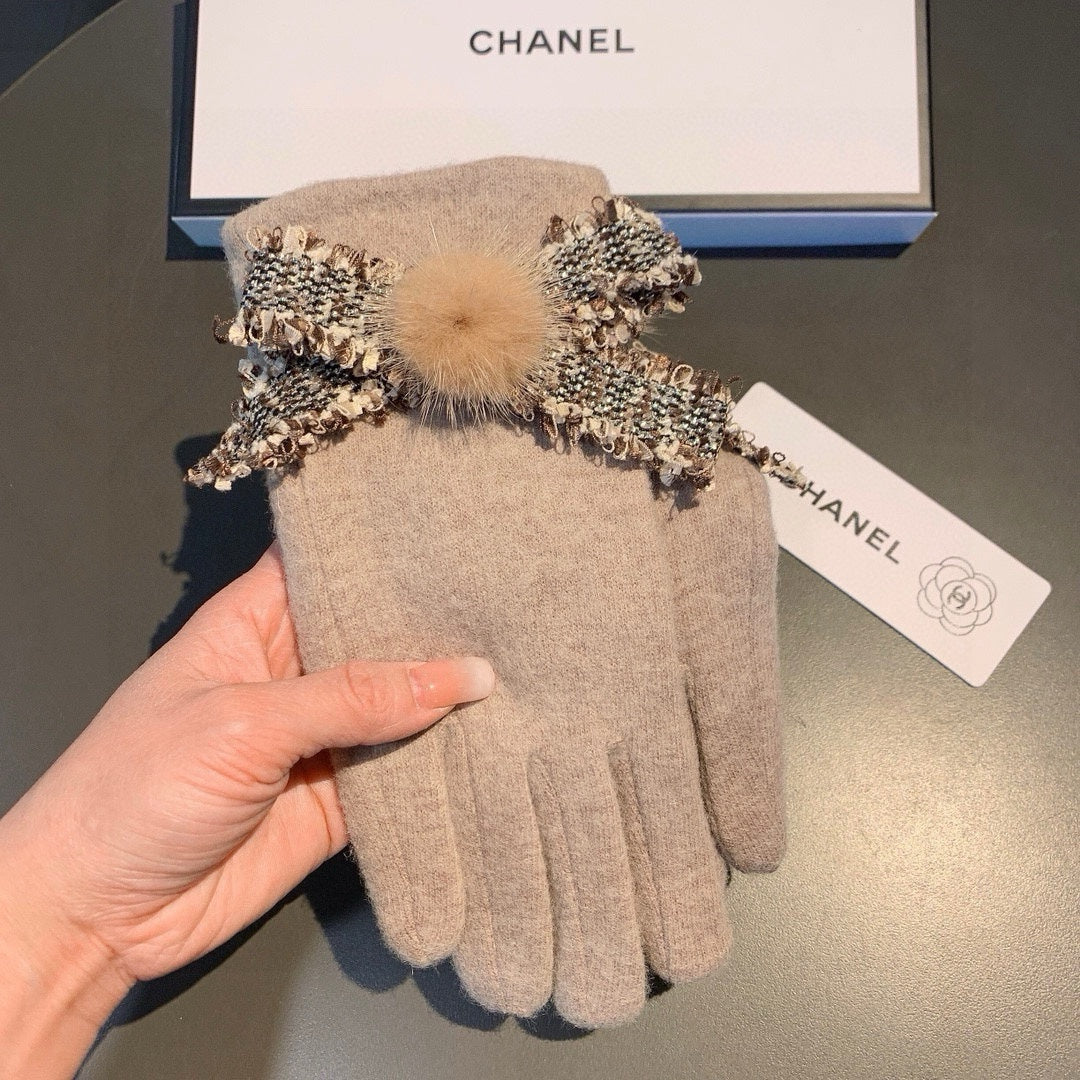 CHANEL GLOVES IN PALE BROWN WOOL 420538