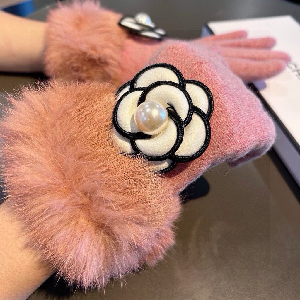 CHANEL GLOVES IN ROUGE PINK WOOL WITH RABBIT FUR 439142