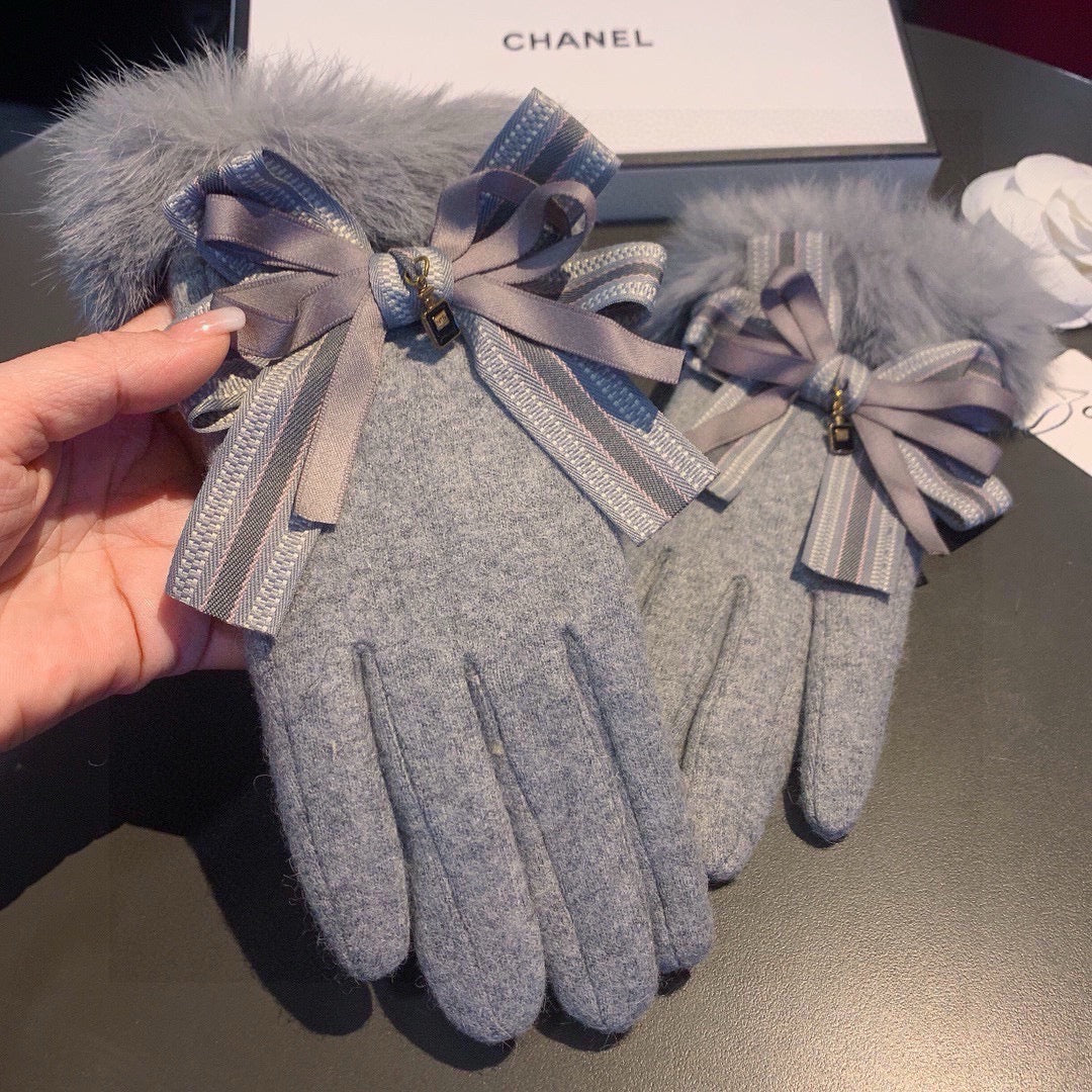 CHANEL GLOVES IN DOLPHIN GRAY WOOL AND RABBIT FUR 441838