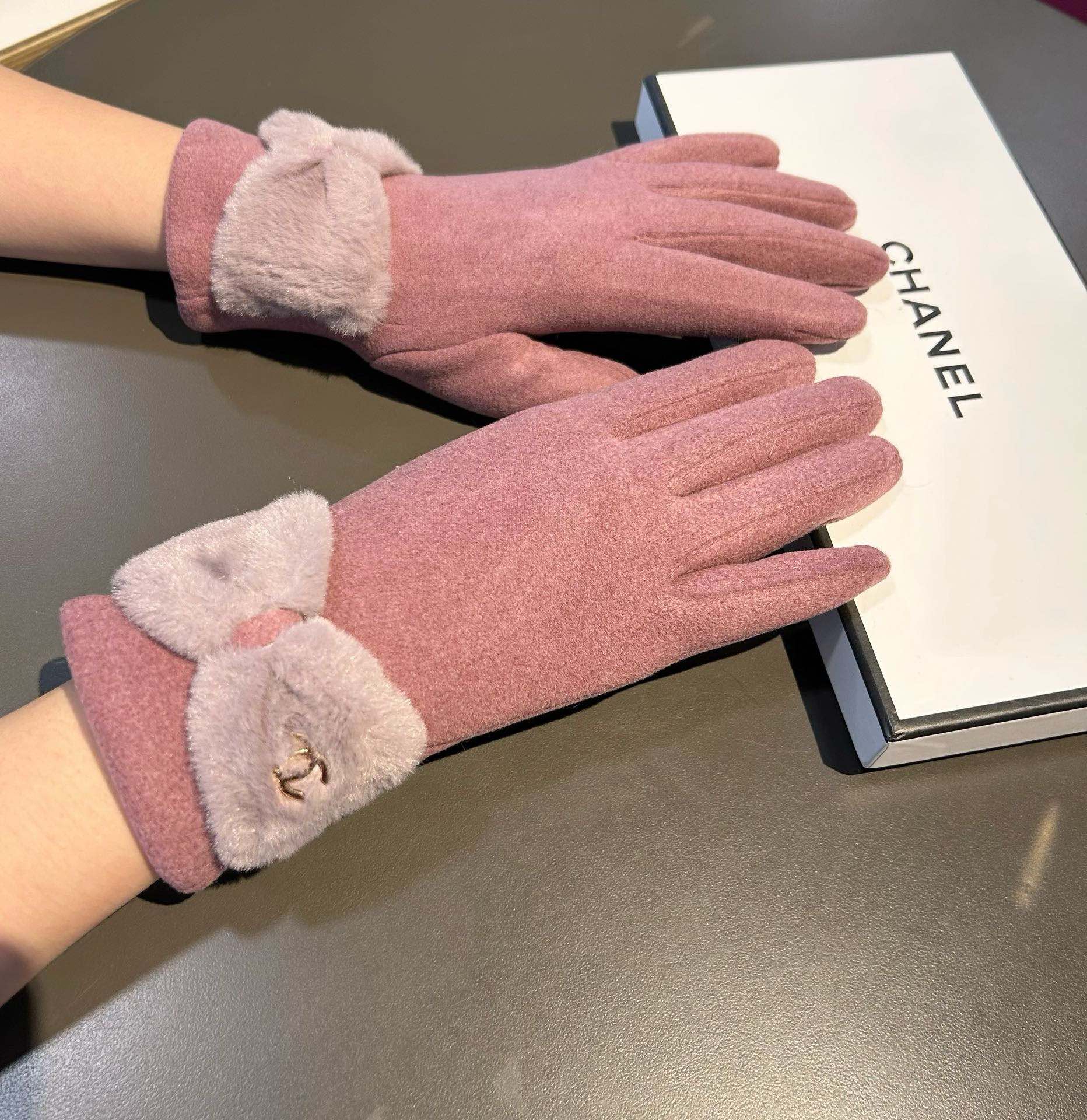 CHANEL GLOVES IN CREPE PINK WOOL WITH RABBIT FUR 456296