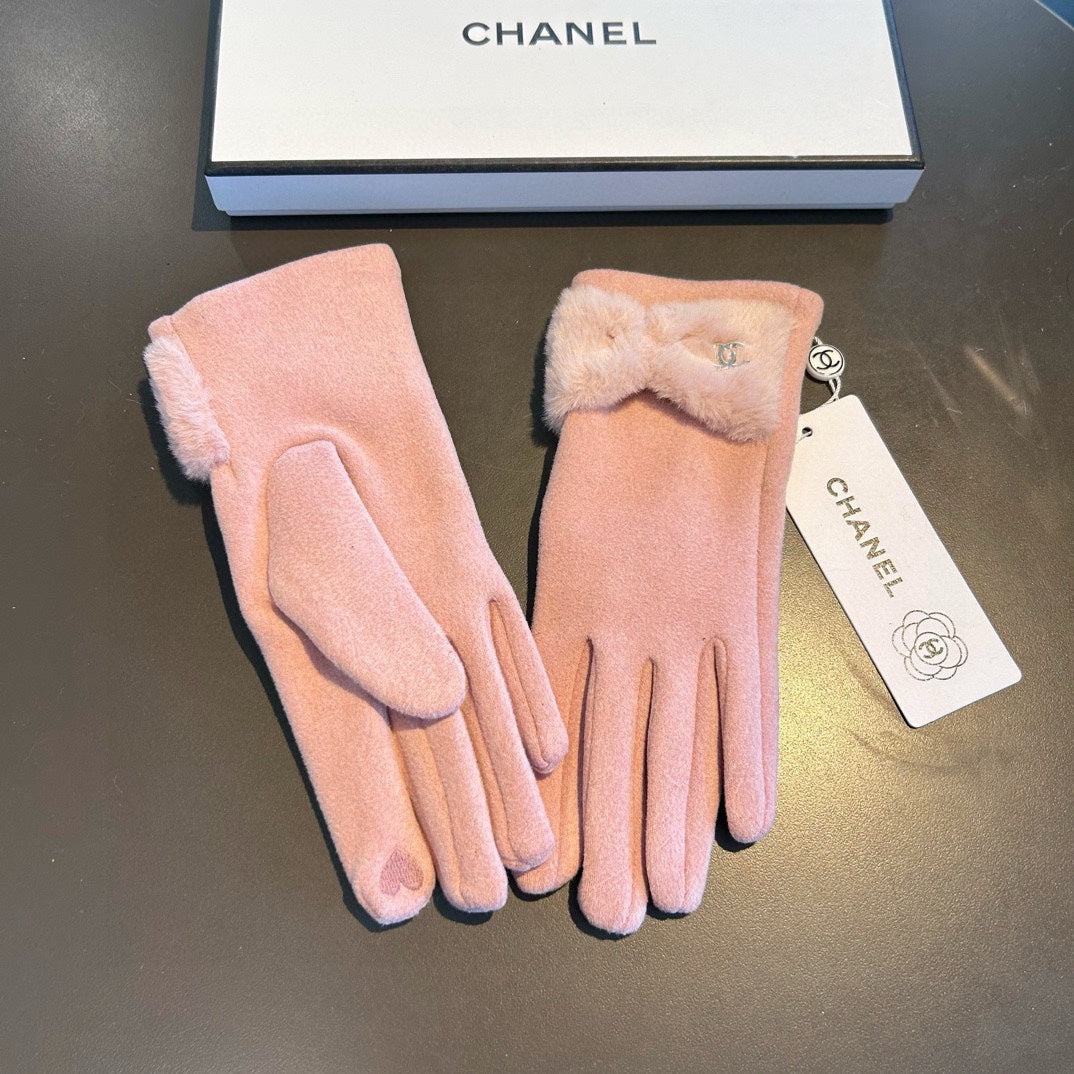 CHANEL GLOVES IN ROSE PINK WOOL WITH RABBIT FUR 456298