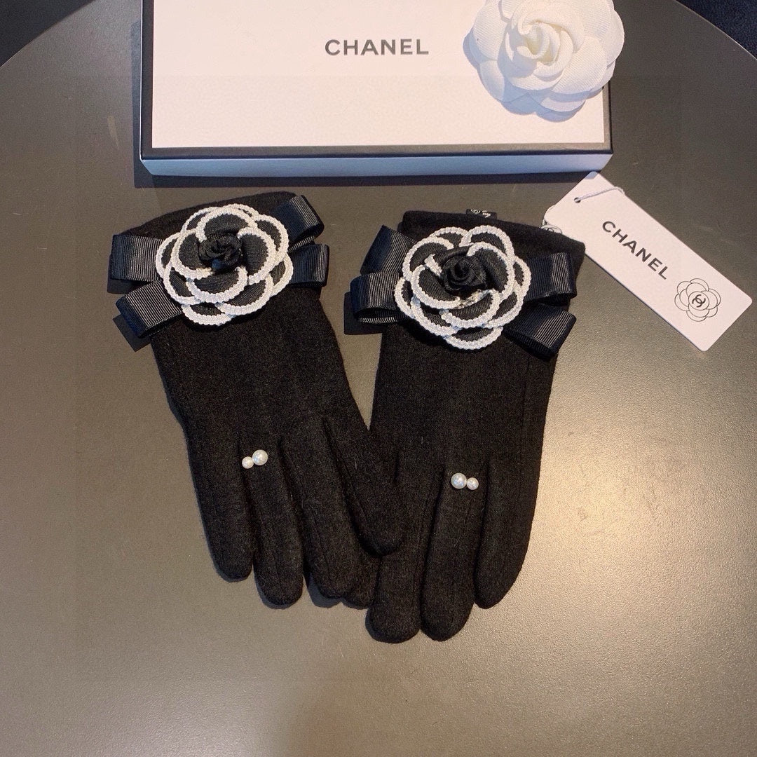 CHANEL GLOVES IN BLACK WOOL WITH FLOWER 456325