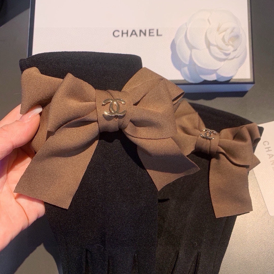 CHANEL GLOVES IN BLACK WOOL 456327