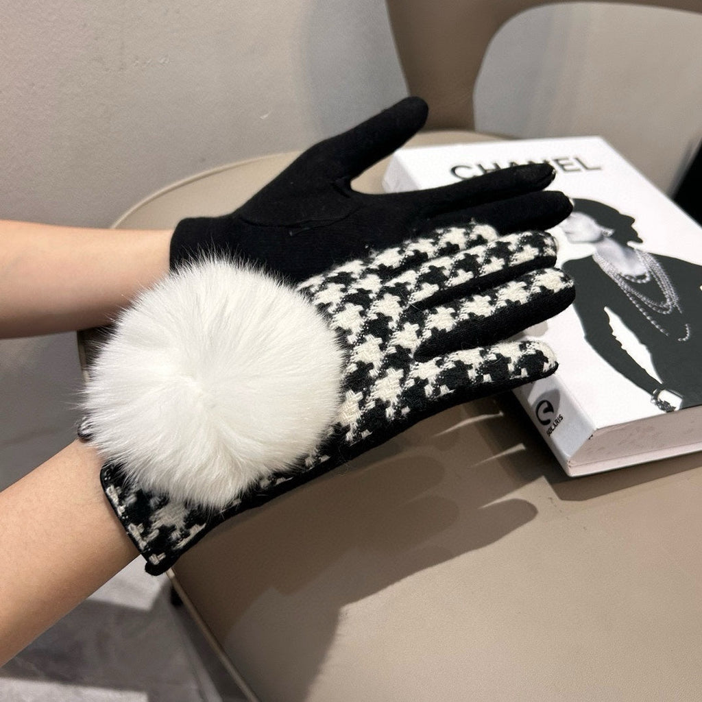 CHANEL GLOVES IN BLACK MIX WHITE WOOL 462258