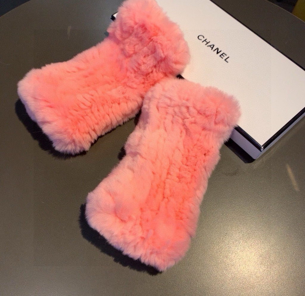 CHANEL FINGERLESS HALF GLOVES IN ROUGE PINK RABBIT FUR 462276