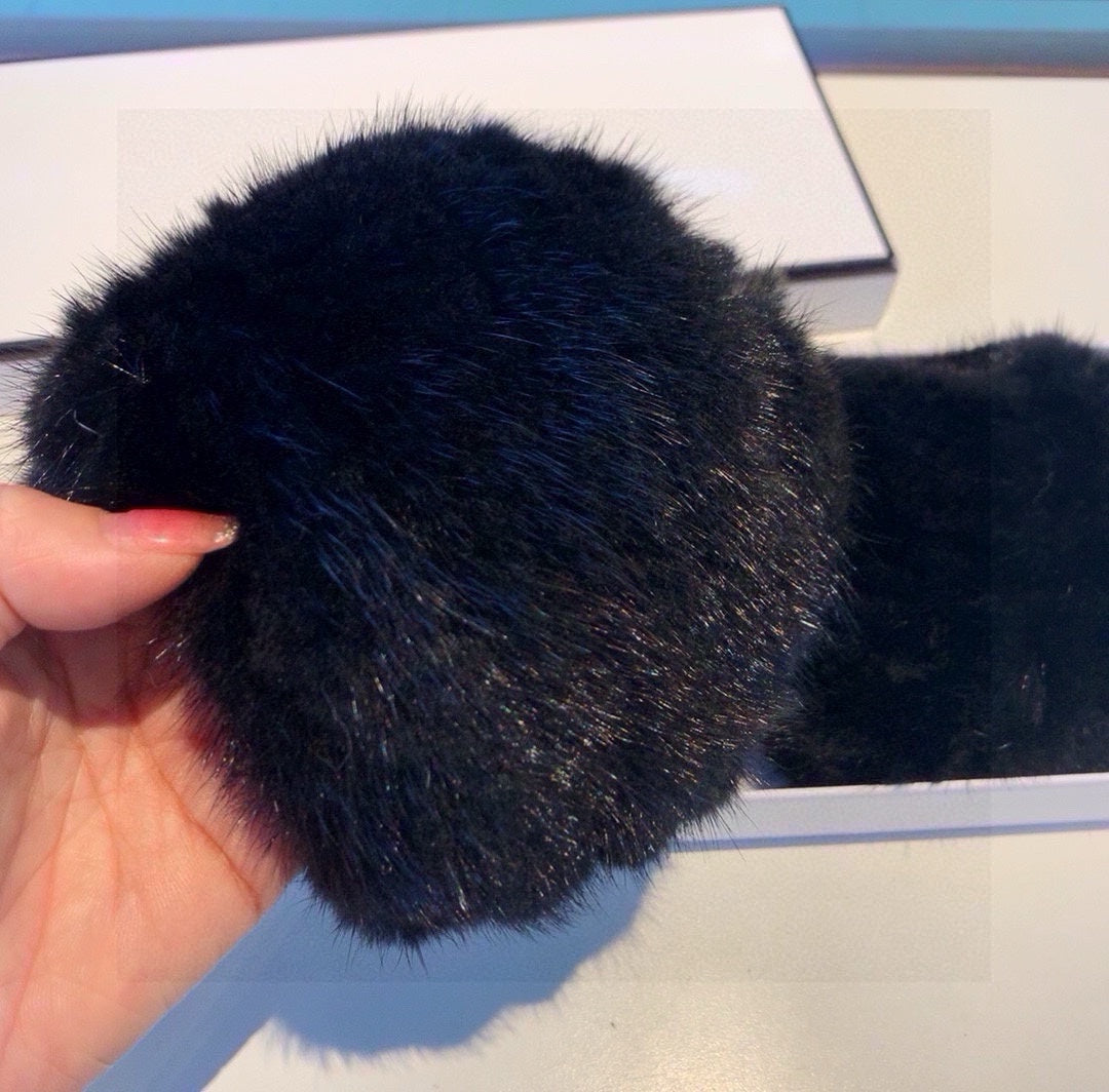 CHANEL FINGERLESS HALF GLOVES IN BLACK RABBIT FUR 462278
