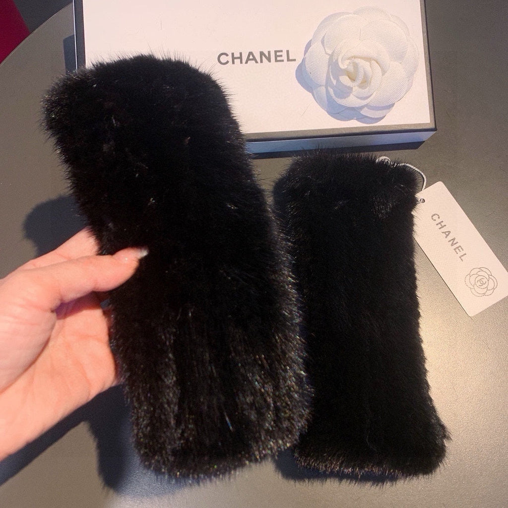 CHANEL FINGERLESS GLOVES IN BLACK RABBIT FUR 462279