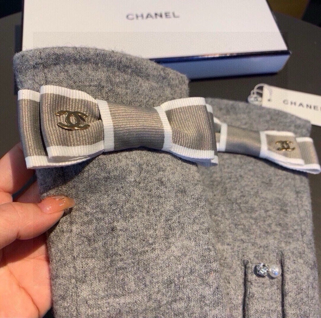 CHANEL GLOVES IN PALE GRAY WOOL WITH BOW 463856