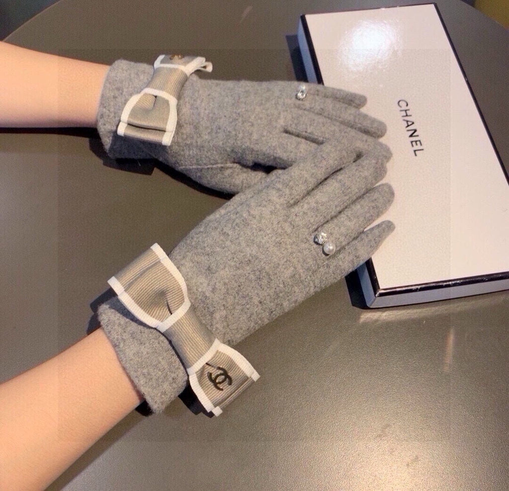 CHANEL GLOVES IN PALE GRAY WOOL WITH BOW 463856