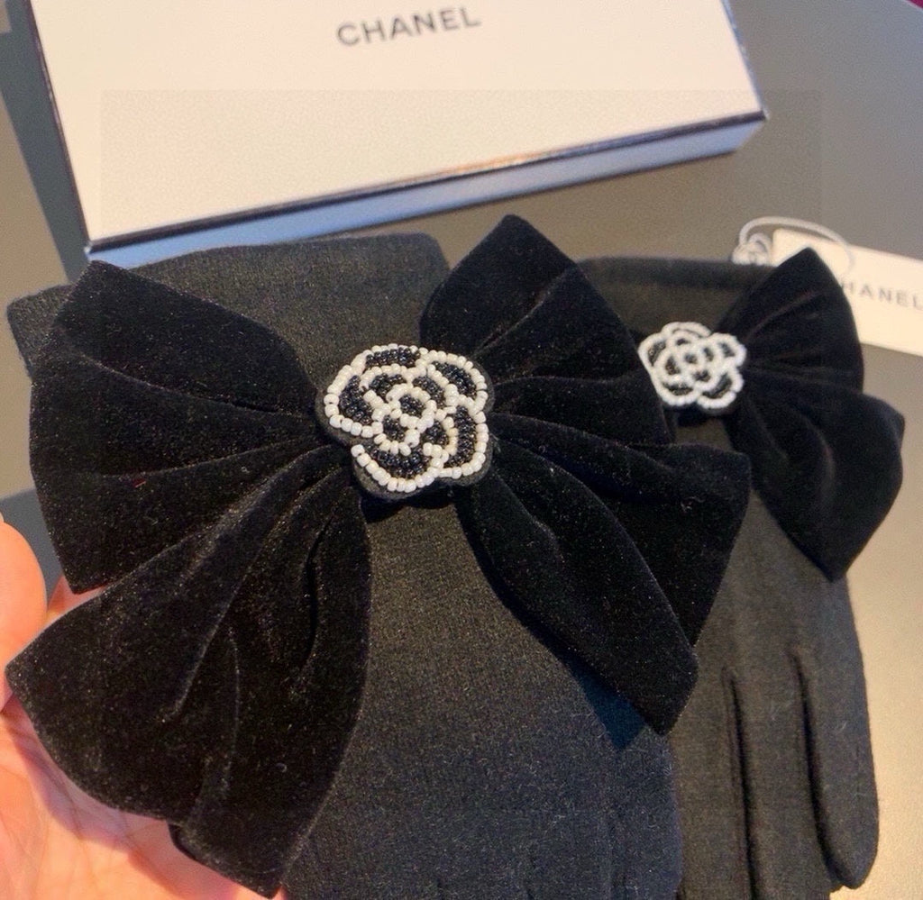 CHANEL GLOVES IN BLACK WOOL WITH LARGE BOW 464996