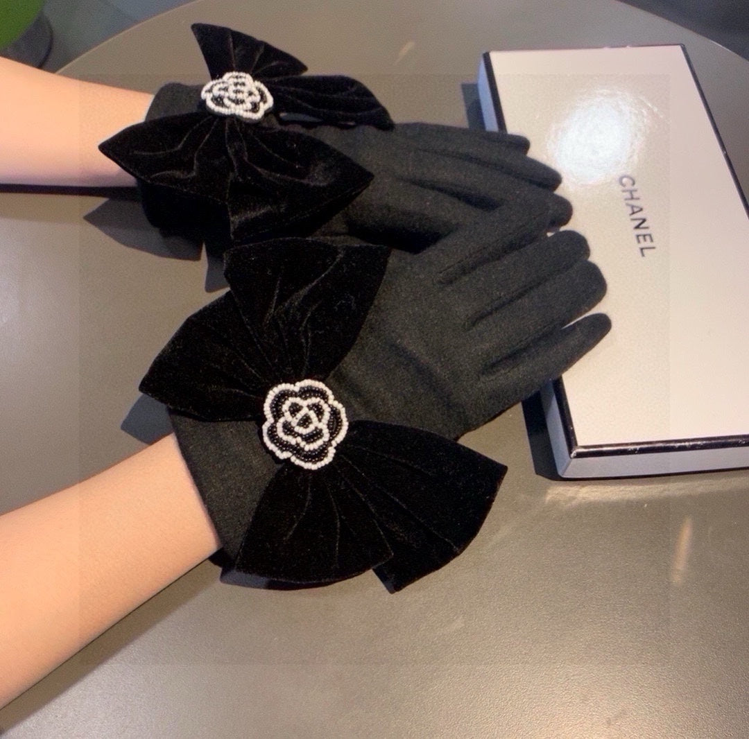 CHANEL GLOVES IN BLACK WOOL WITH LARGE BOW 464996