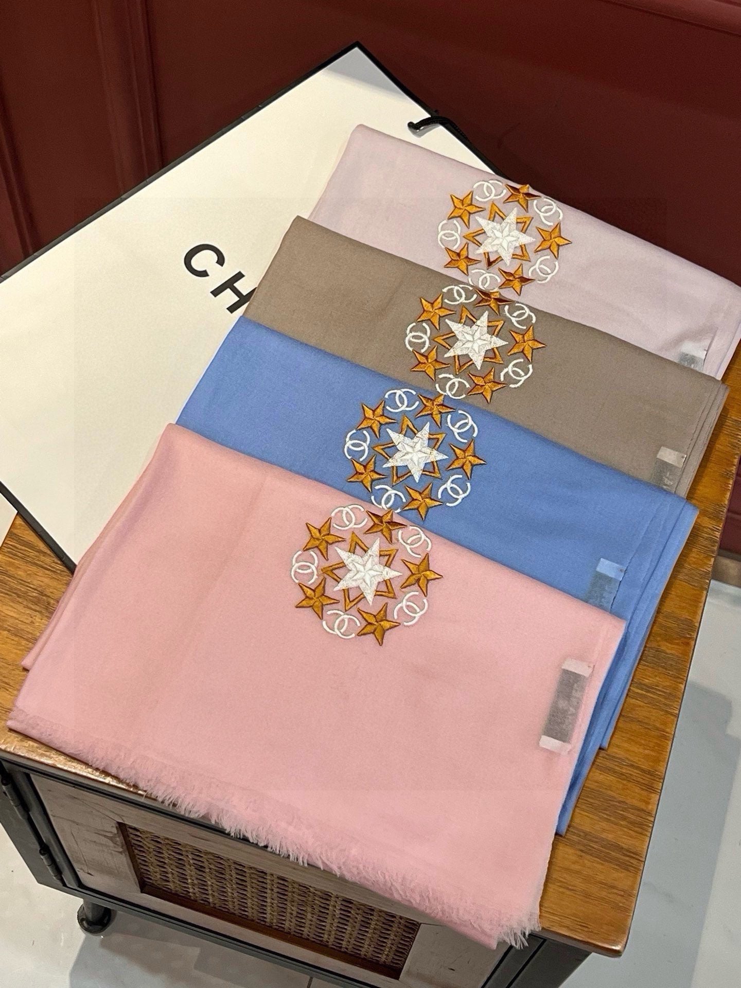 CHANEL SCARF 200 CM IN OYSTER TAN CASHMERE 394615