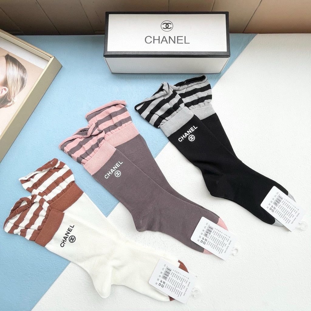 CHANEL CREW SOCKS 409473 ( 1 BOX )