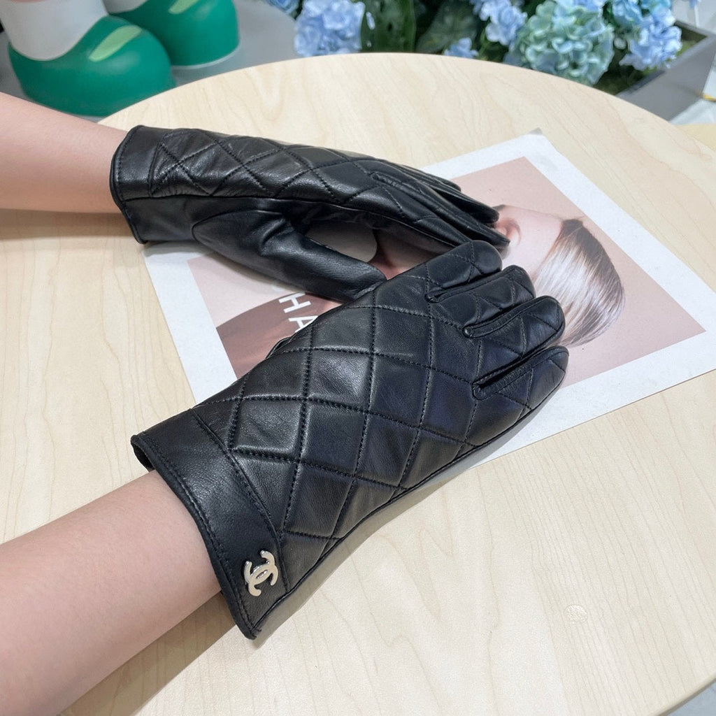 CHANEL GLOVES IN BLACK CALFSKIN 462420