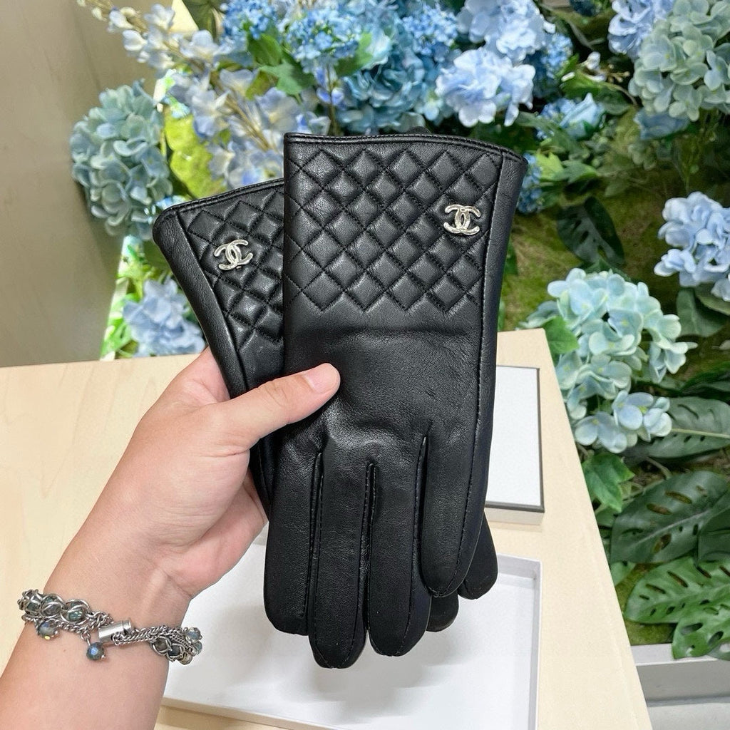 CHANEL GLOVES IN BLACK LAMBSKIN 463825