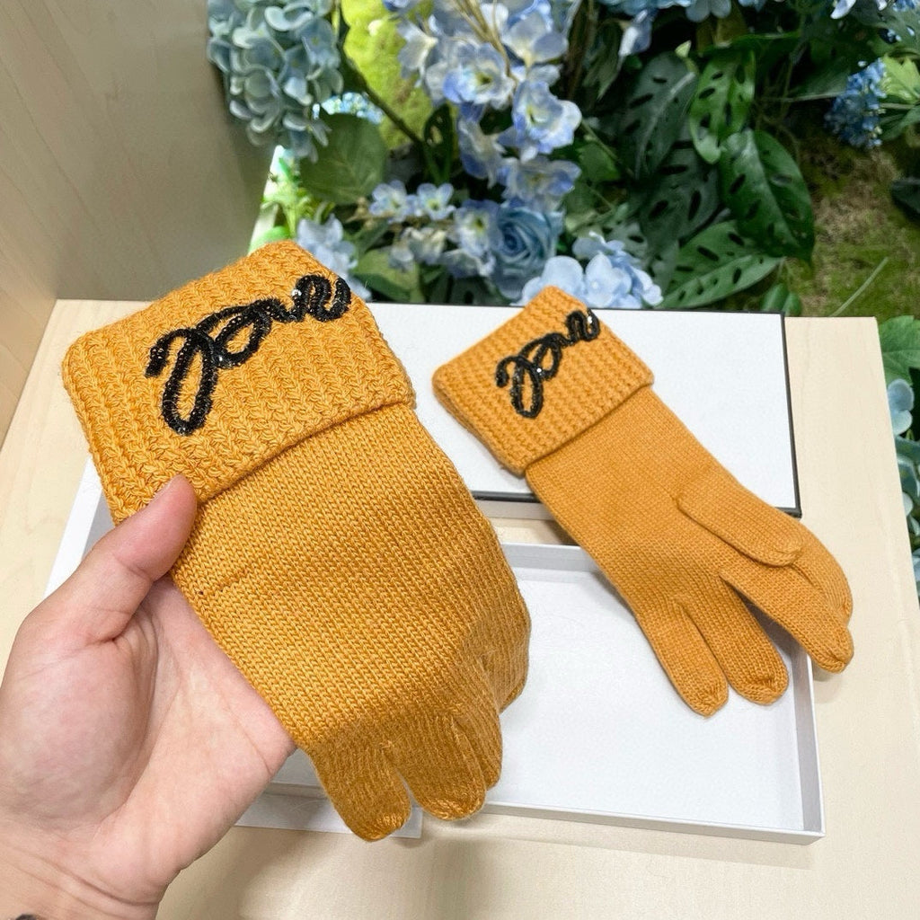 CHANEL GLOVES IN MUSTARD YELLOW WOOL WITH BLACK LOGO 465776