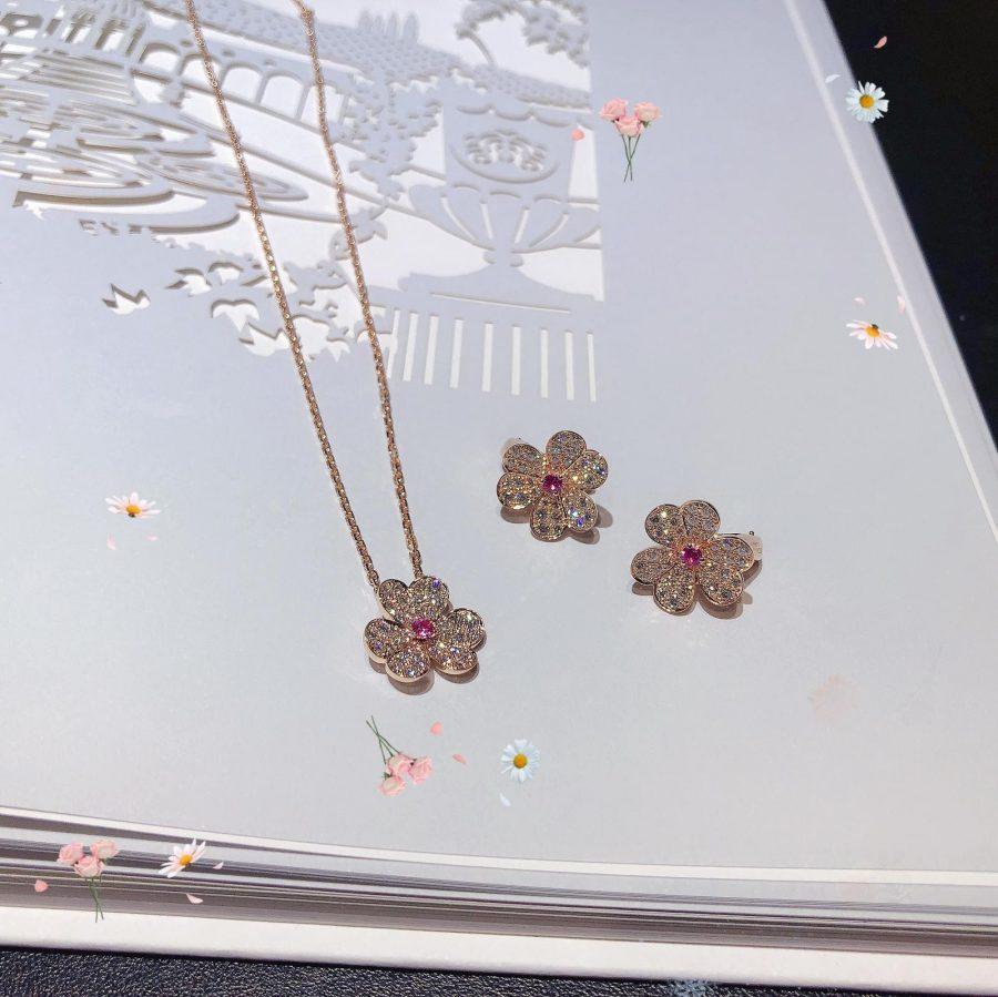 Van Cleef & Arpels FRIVOLE PINK GOLD FLOWER DIAMOND NECKLACE